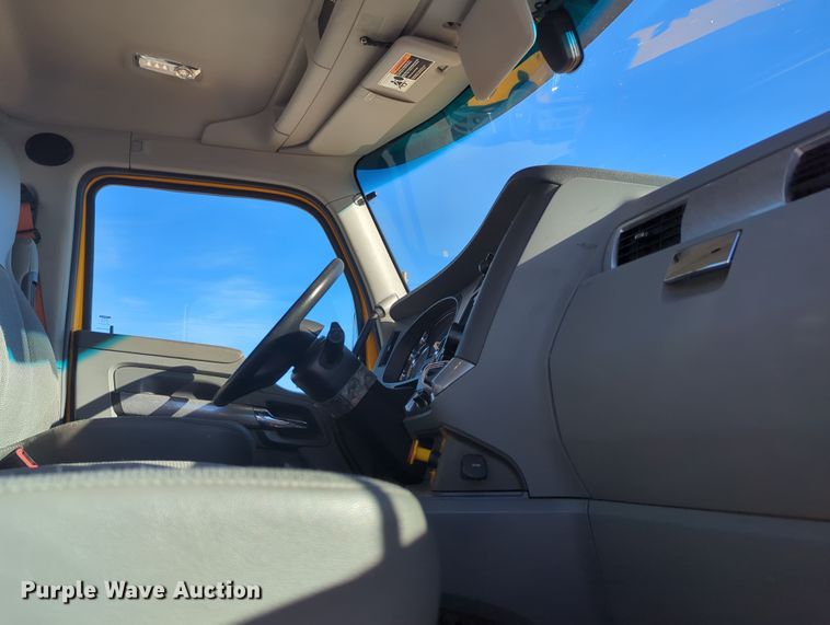 image for item OD9120 2019 Kenworth T680  semi truck