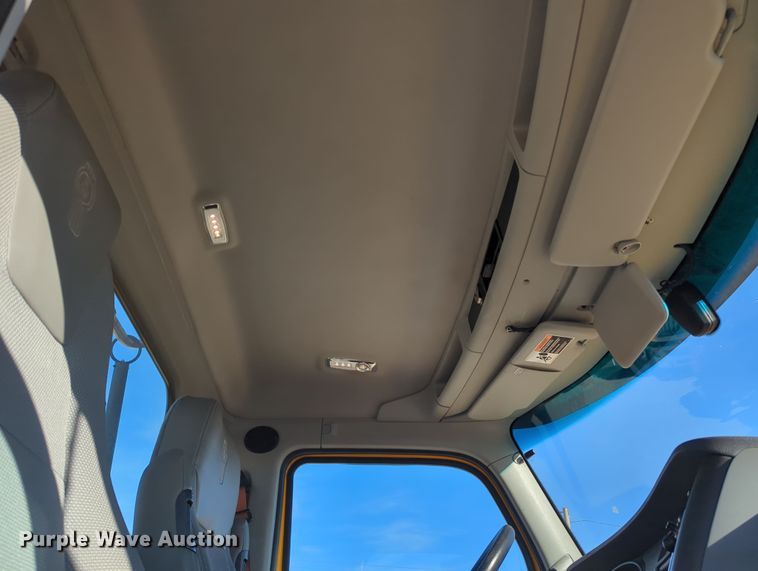 image for item OD9120 2019 Kenworth T680  semi truck