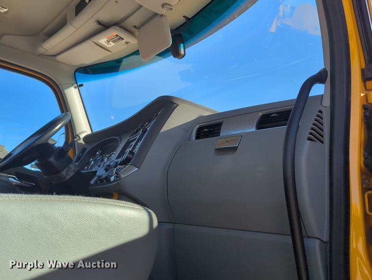 image for item OD9120 2019 Kenworth T680  semi truck