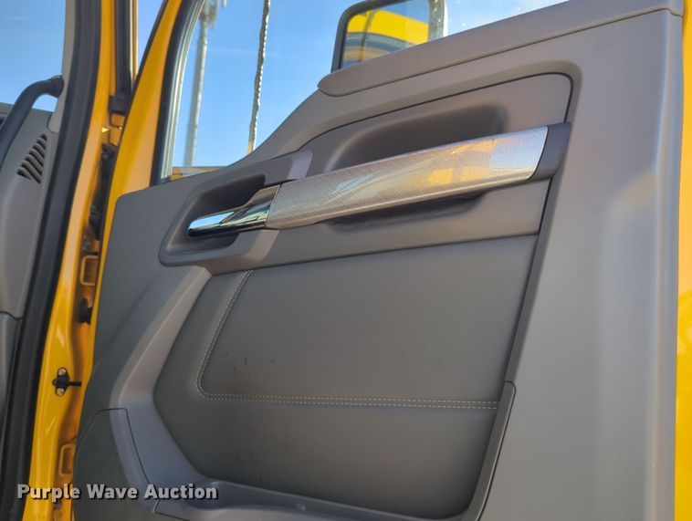 image for item OD9120 2019 Kenworth T680  semi truck