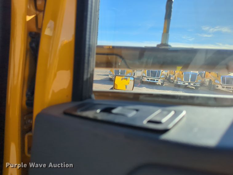 image for item OD9120 2019 Kenworth T680  semi truck