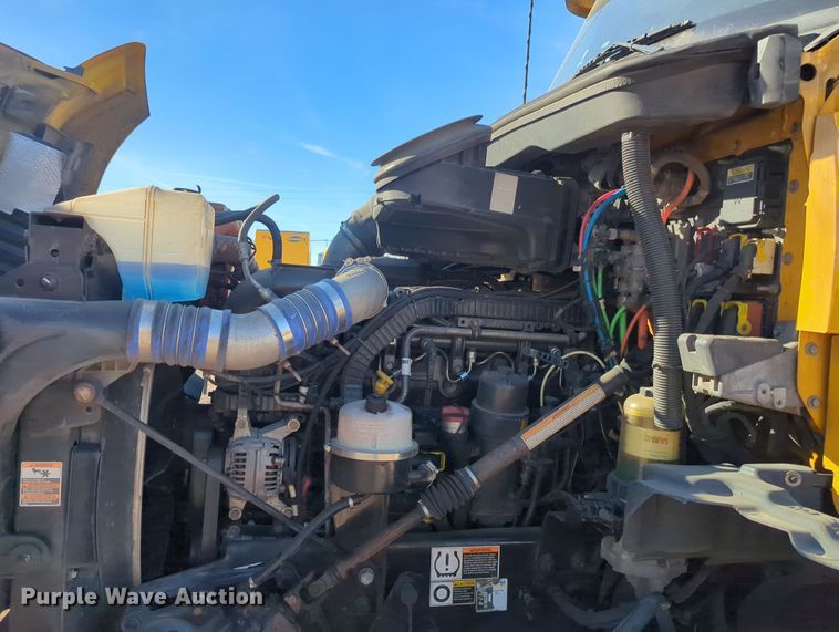 image for item OD9120 2019 Kenworth T680  semi truck