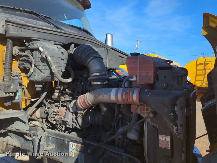 image for item OD9120 2019 Kenworth T680  semi truck