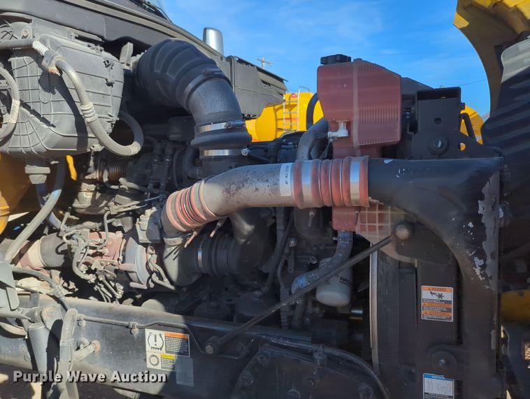 image for item OD9120 2019 Kenworth T680  semi truck