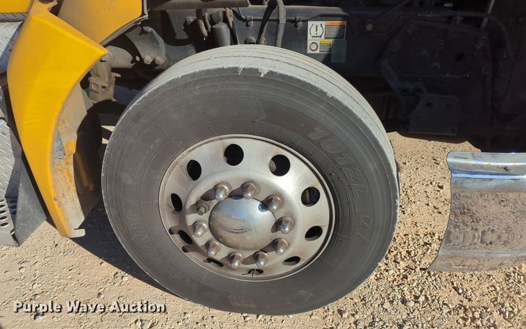 image for item OD9120 2019 Kenworth T680  semi truck