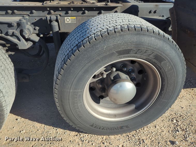 image for item OD9120 2019 Kenworth T680  semi truck