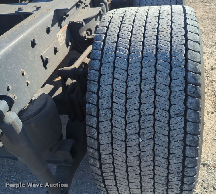 image for item OD9120 2019 Kenworth T680  semi truck