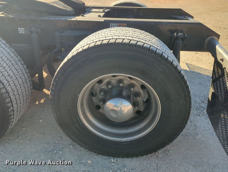 image for item OD9120 2019 Kenworth T680  semi truck