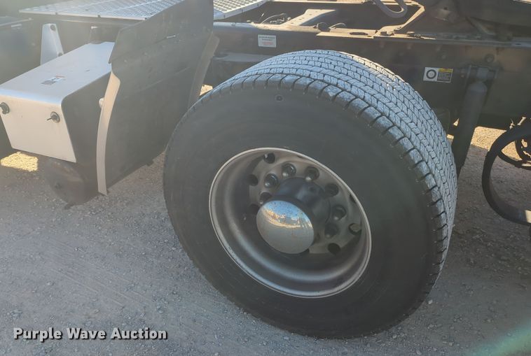 image for item OD9120 2019 Kenworth T680  semi truck