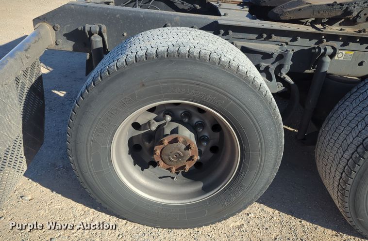 image for item OD9120 2019 Kenworth T680  semi truck