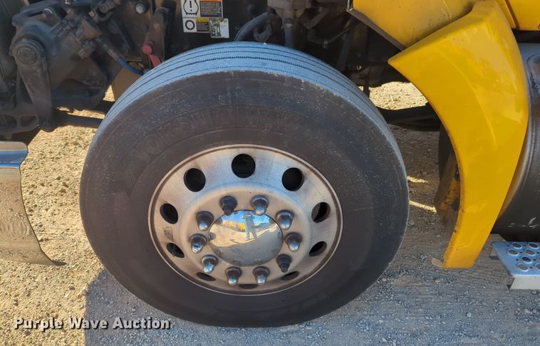 image for item OD9120 2019 Kenworth T680  semi truck