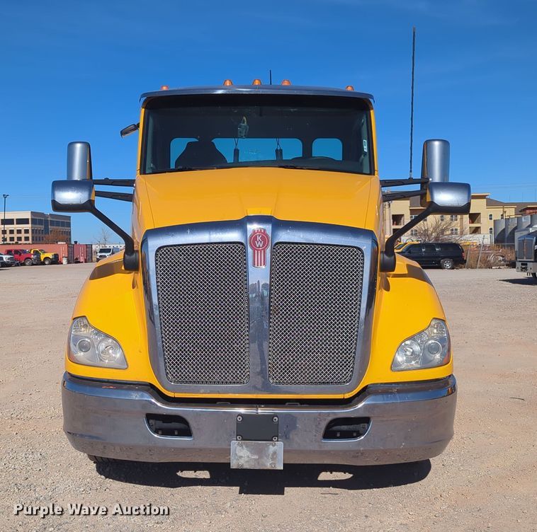 image for item OD9121 2020 Kenworth T680  semi truck
