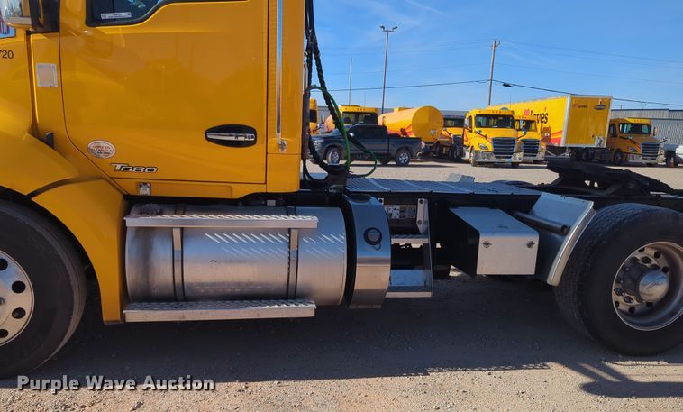 image for item OD9121 2020 Kenworth T680  semi truck