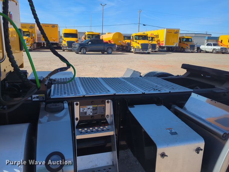 image for item OD9121 2020 Kenworth T680  semi truck