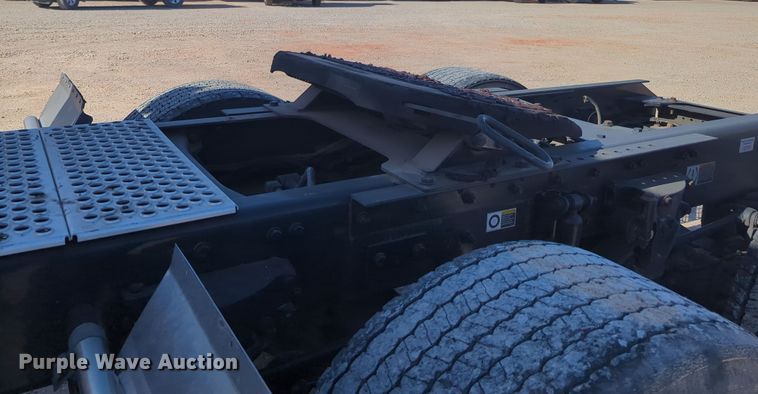 image for item OD9121 2020 Kenworth T680  semi truck