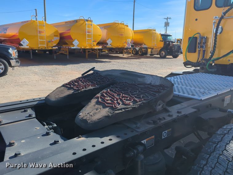 image for item OD9121 2020 Kenworth T680  semi truck