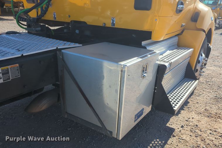 image for item OD9121 2020 Kenworth T680  semi truck