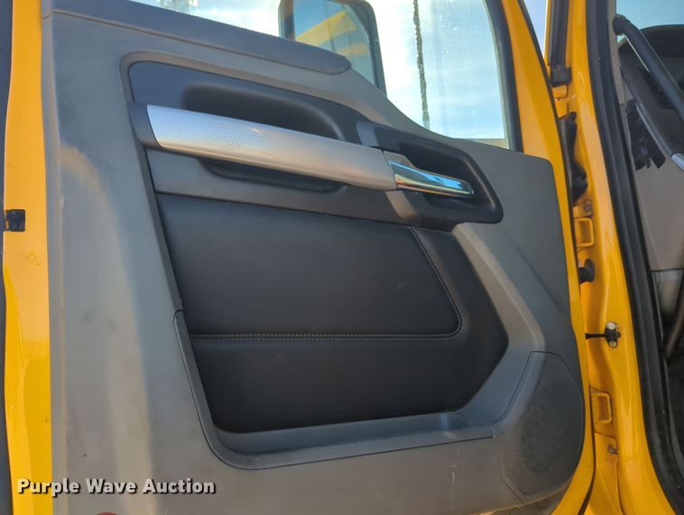 image for item OD9121 2020 Kenworth T680  semi truck