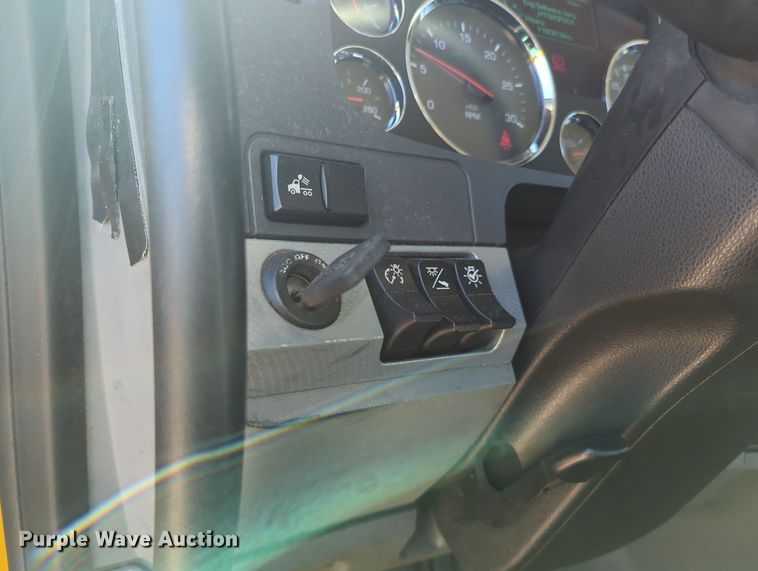 image for item OD9121 2020 Kenworth T680  semi truck