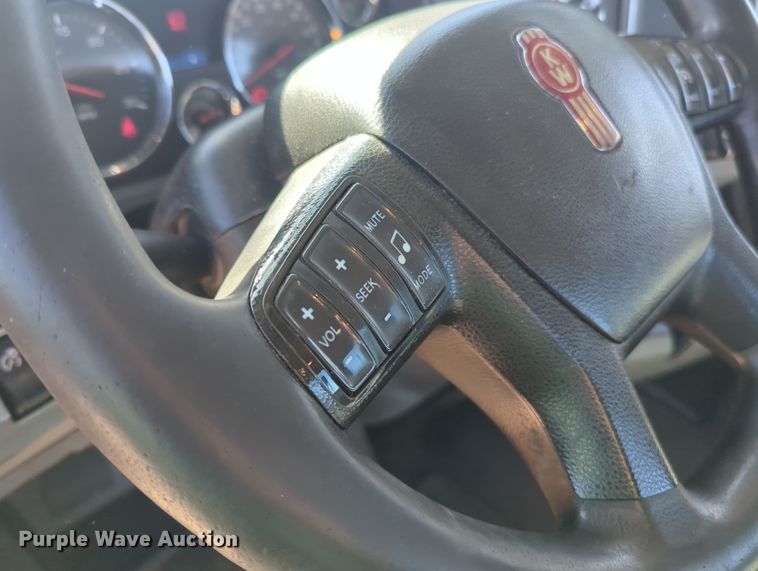 image for item OD9121 2020 Kenworth T680  semi truck