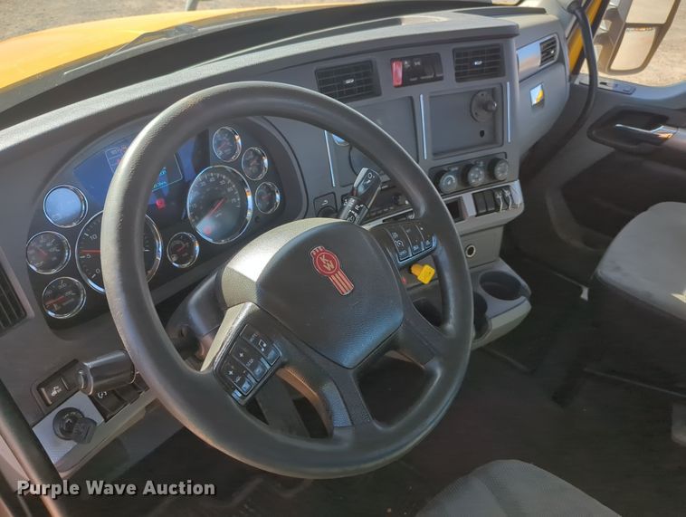 image for item OD9121 2020 Kenworth T680  semi truck