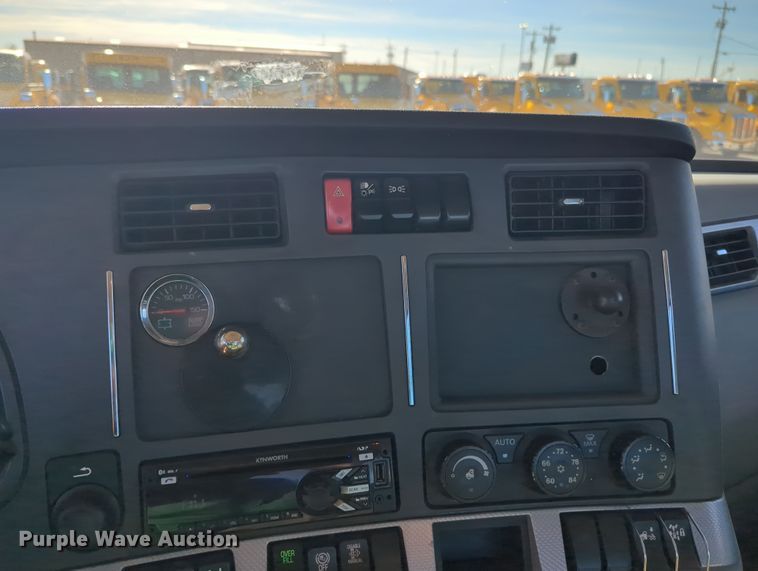 image for item OD9121 2020 Kenworth T680  semi truck