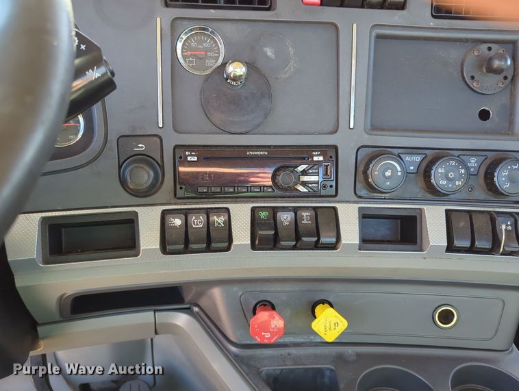 image for item OD9121 2020 Kenworth T680  semi truck