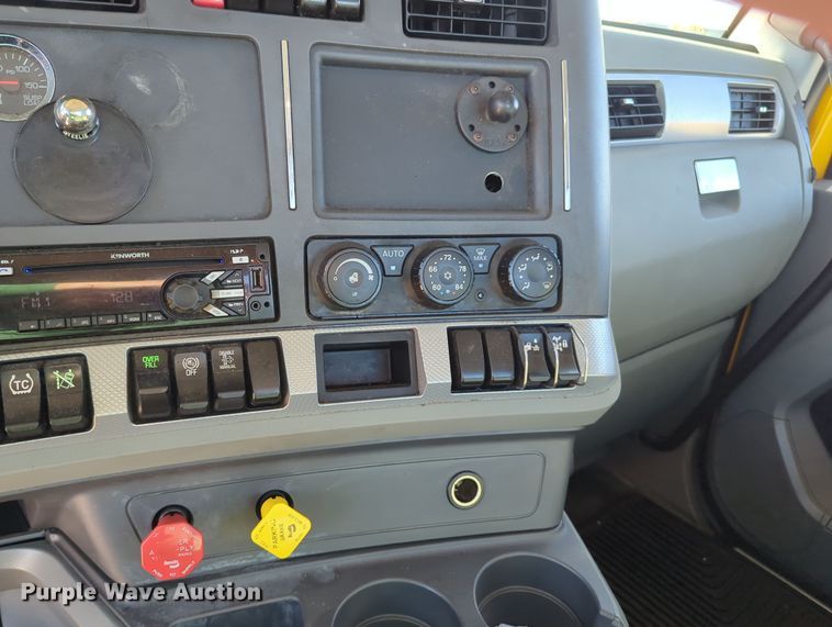 image for item OD9121 2020 Kenworth T680  semi truck