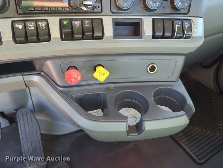 image for item OD9121 2020 Kenworth T680  semi truck