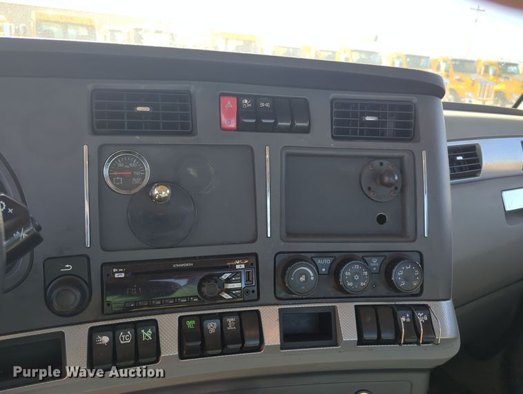image for item OD9121 2020 Kenworth T680  semi truck