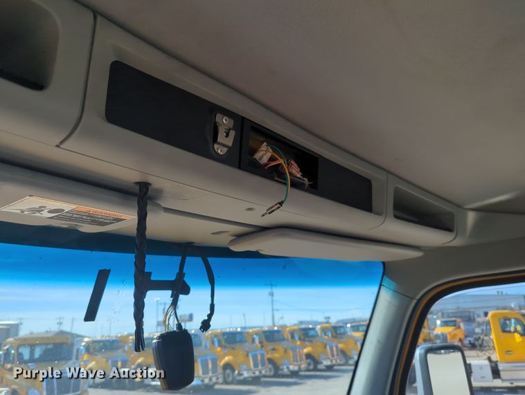 image for item OD9121 2020 Kenworth T680  semi truck