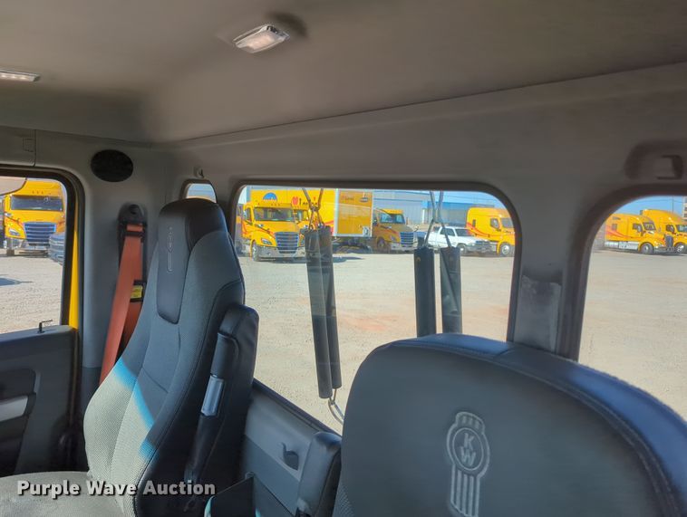 image for item OD9121 2020 Kenworth T680  semi truck