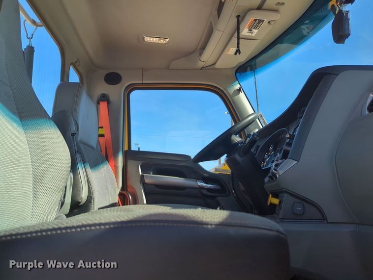 image for item OD9121 2020 Kenworth T680  semi truck