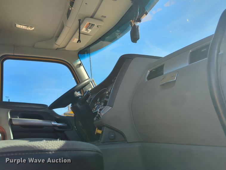 image for item OD9121 2020 Kenworth T680  semi truck