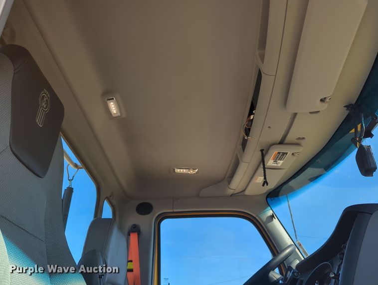 image for item OD9121 2020 Kenworth T680  semi truck