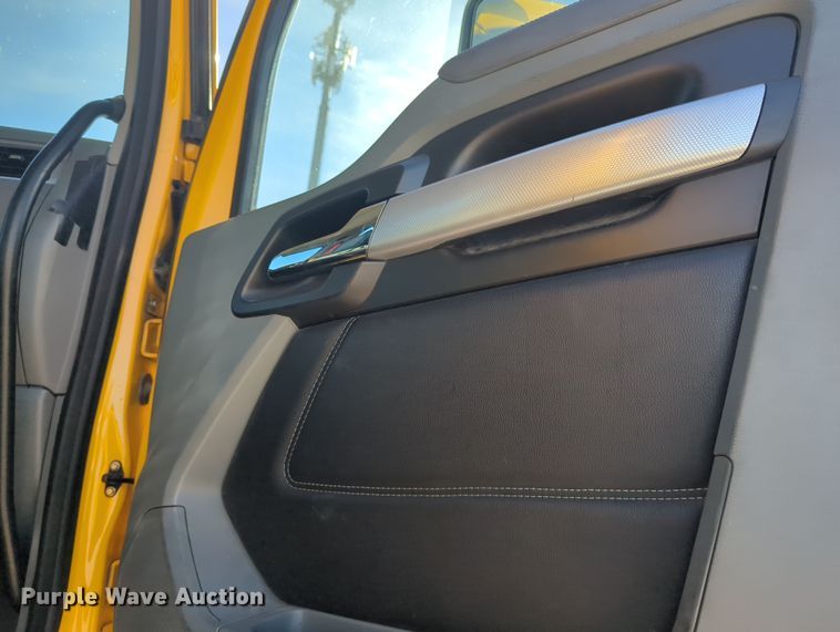 image for item OD9121 2020 Kenworth T680  semi truck