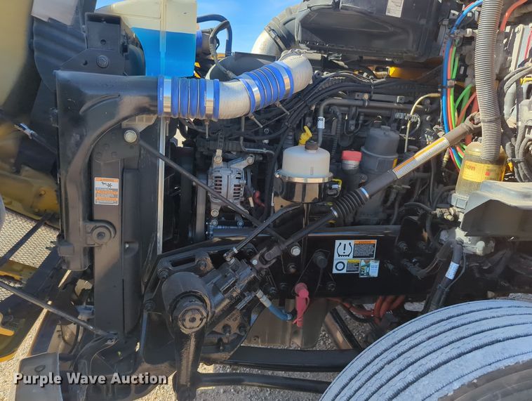 image for item OD9121 2020 Kenworth T680  semi truck