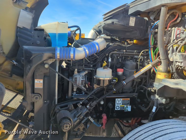 image for item OD9121 2020 Kenworth T680  semi truck