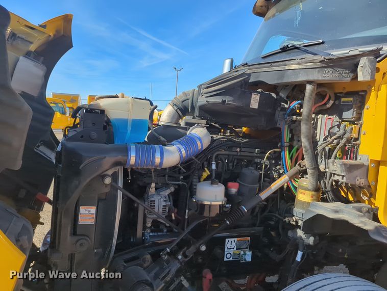 image for item OD9121 2020 Kenworth T680  semi truck