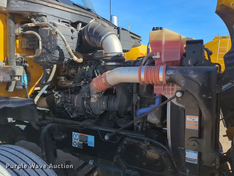 image for item OD9121 2020 Kenworth T680  semi truck