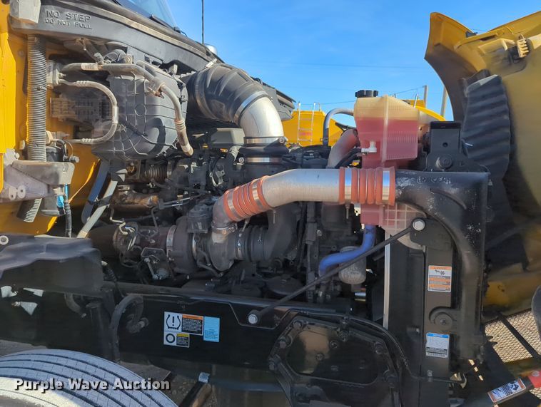 image for item OD9121 2020 Kenworth T680  semi truck