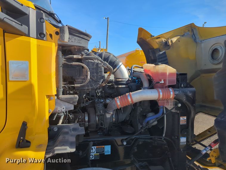 image for item OD9121 2020 Kenworth T680  semi truck