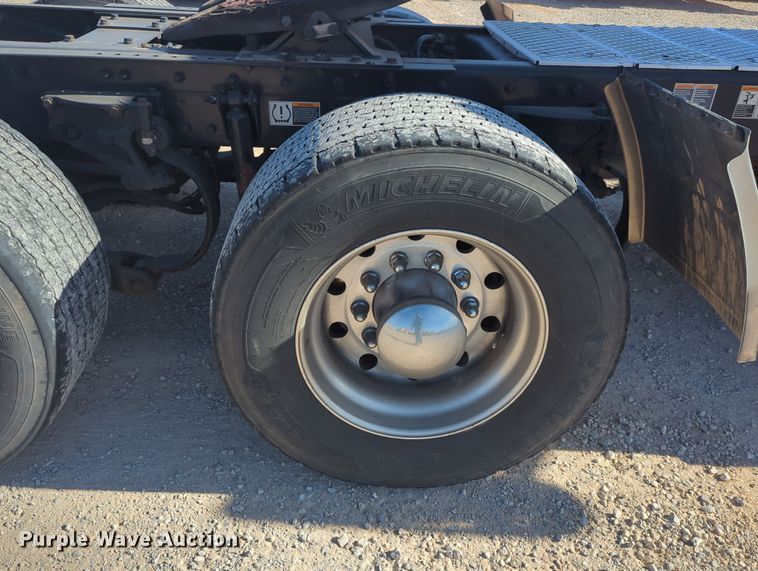 image for item OD9121 2020 Kenworth T680  semi truck