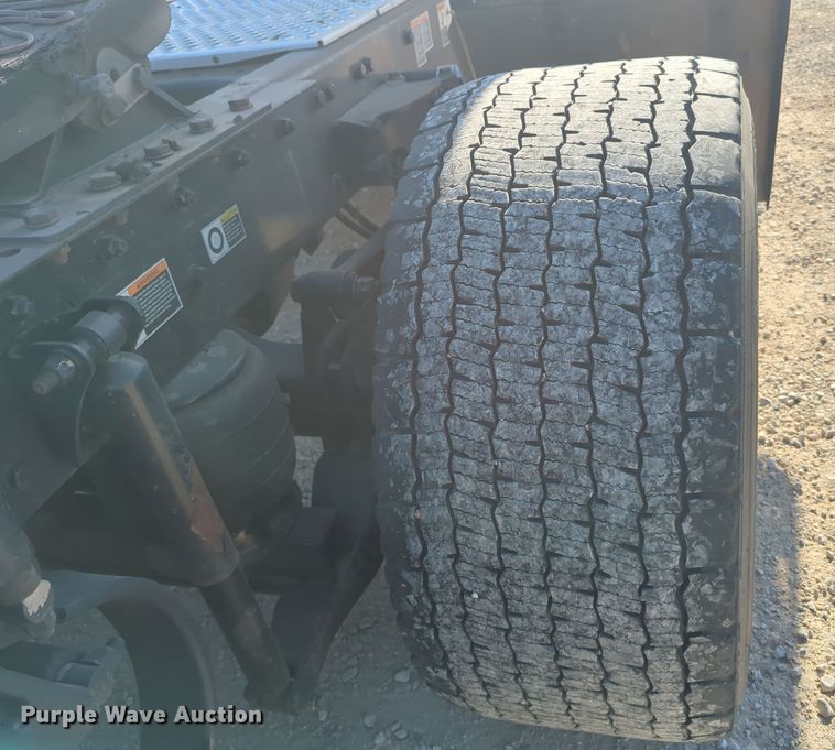 image for item OD9121 2020 Kenworth T680  semi truck