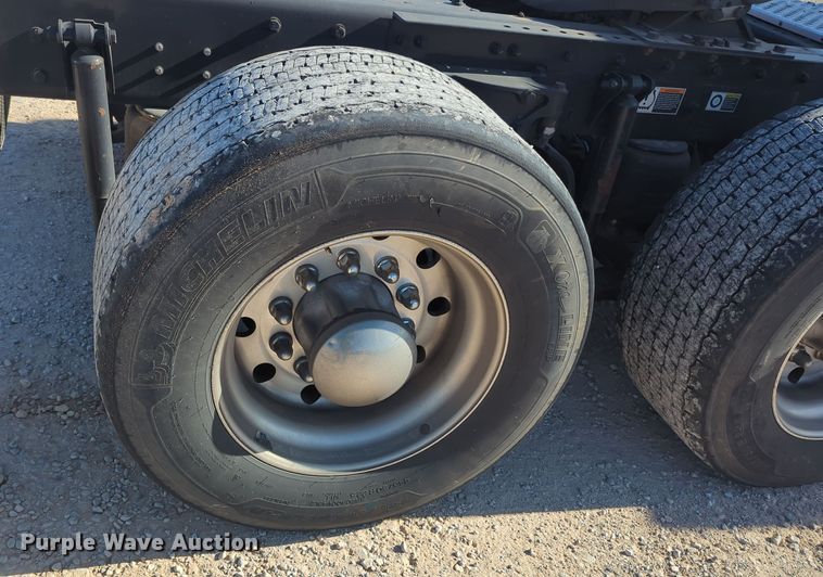 image for item OD9121 2020 Kenworth T680  semi truck