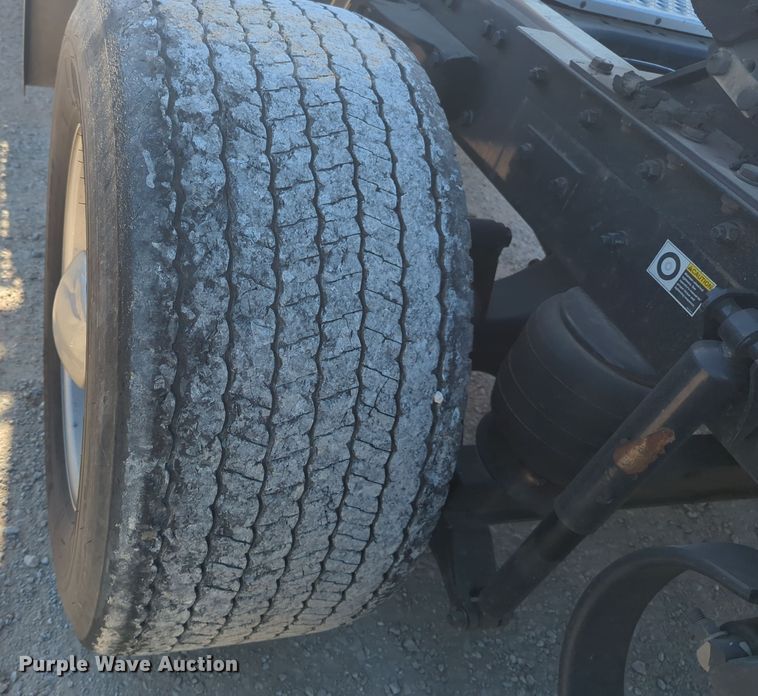 image for item OD9121 2020 Kenworth T680  semi truck