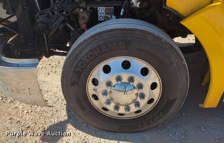 image for item OD9121 2020 Kenworth T680  semi truck