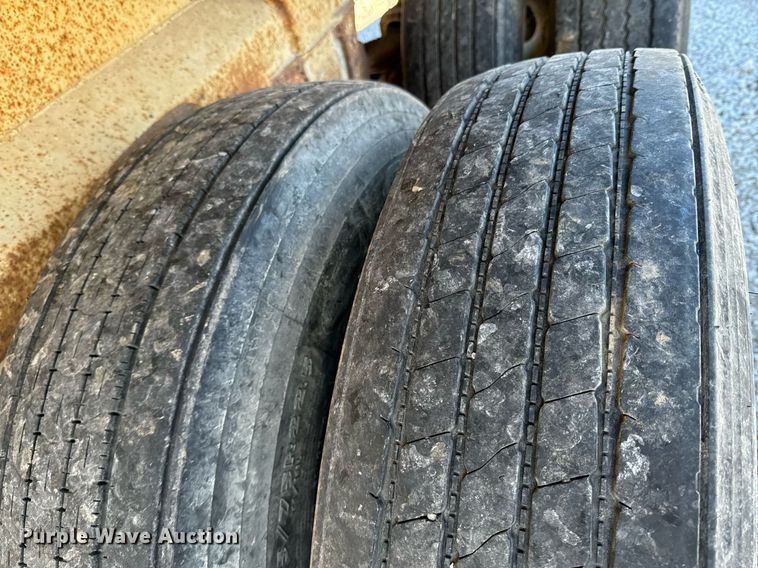 image for item OD9856 1988 Red River Trailers LB237  live bottom trailer