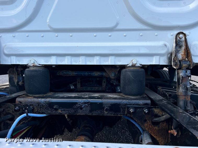 image for item OI9502 2012 Freightliner Cascadia 125  semi truck