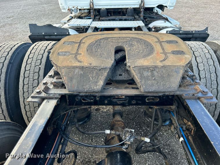 image for item OI9502 2012 Freightliner Cascadia 125  semi truck